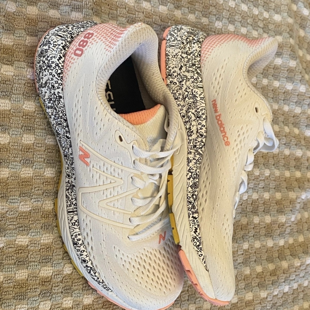 Womens New Balance Fresh Foam 880 V13 in White/Grapefruit| Size 6